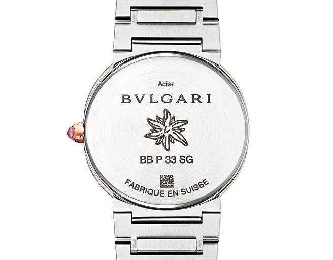 BVLGARI BVLGARI X LISA表背上有LISA所绘雪绒花与字母「L」。（宝格丽提供）