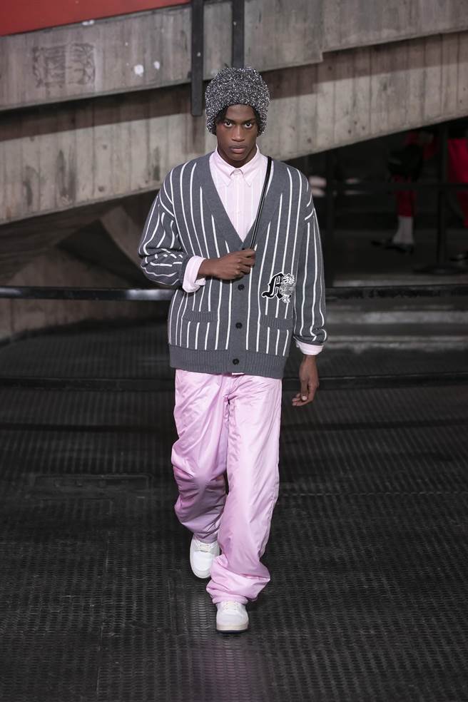 MSGM 2023秋冬男裝系列，以「MSGM夢想大學」為題，呈現學院風的設計。（MSGM提供） 