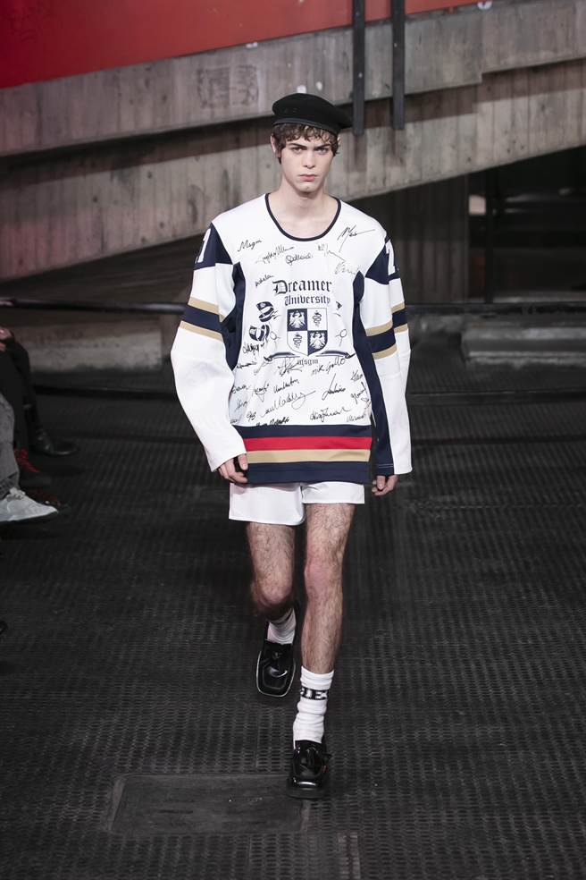 MSGM以叛逆不羈重塑學院風，強調創造力、自由，充滿美式風格的運動衣加入品牌團隊的簽名，更顯得青春洋溢。（MSGM提供）