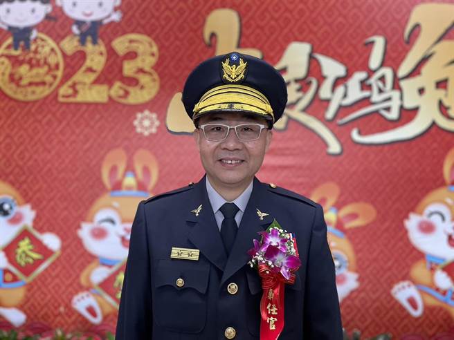 南投县警察局长黄胜源16日就职，他是警大53期，为中原大学工业工程学系、台湾大学资讯管理学系双硕士。（杨静茹摄）