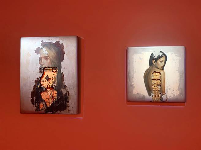 黄赞伦将物件、肖像、主机板再次的「叫出」后再封存成一件件固态的作品，他并不想还原真实的故事，而是留给观者许多想像。（邓博仁摄）