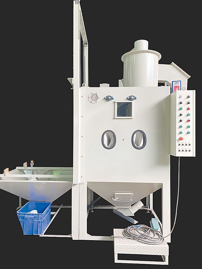 大鎪科技台車轉盤自動化噴洗機。圖／大鎪科技提供