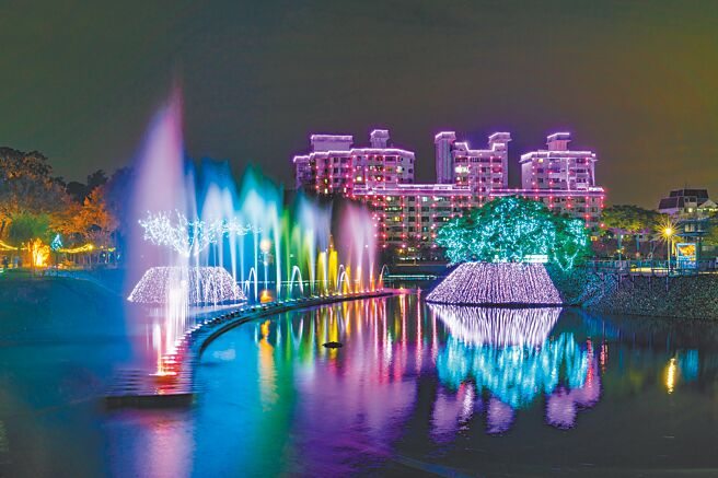 復兴公园水舞展演。（屏县府提供）