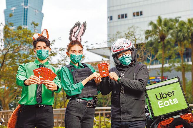 Uber Eats優市過年期間24小時不打烊，不僅享最低優惠7折起，滿額還可免運費，貼心讓消費者輕鬆過好年。（Uber Eats提供）