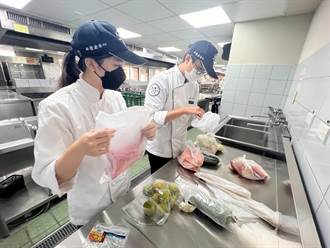 弘光餐旅學生用實作課剩餘食材 做愛心便當送食物銀行