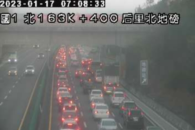 上班注意！国1后里段「2大货车追撞」	。（图／翻摄高公局网站）