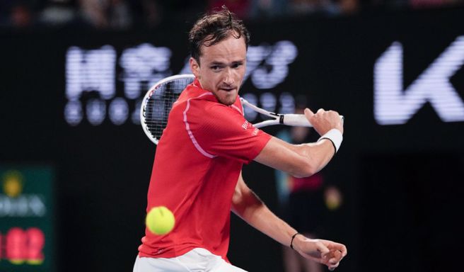 麦维德夫轻松闯过澳网首轮。（美联社）