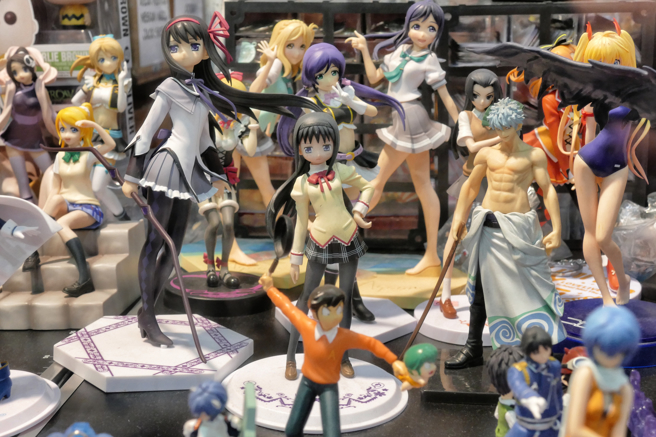 一名女网友表示，哥哥的房间至少有50个穿着清凉的动漫公仔，问女网友是否接受。（图／示意图，达志影像）