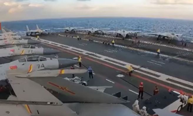 中方海军「山东」舰在南海针对性实战演训。（央视）
