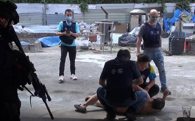 中市太平山区暗藏贩毒分装工厂，警方陆空包剿，查扣毒咖啡500包。（警方提供／陈淑芬台中传真）★《中时新闻网》关心您：保护自己、远离毒品！