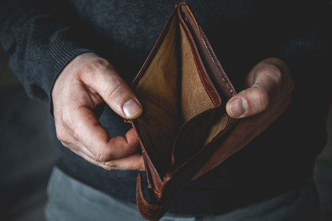 义大利国家统计局（Istituto nazionale di statistica，Istat）对「绝对贫穷」的定义为：无法负担最低生活费用的家庭。（示意图/ shutterstock）