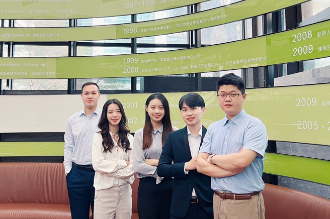 信义房屋首届MA近期完成第一阶段在业务单位半年的歷练，将进入总公司幕僚部门轮调。（图/信义房屋提供）