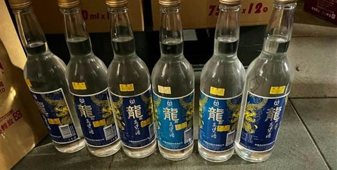 现场起出侵害金酒公司商标之劣质酒品，疑有万瓶已流窜市面，恐危害民眾健康。(图／警方提供)★《中时新闻网》关心您：饮酒过量，有碍健康。酒后不开车，安全有保障！