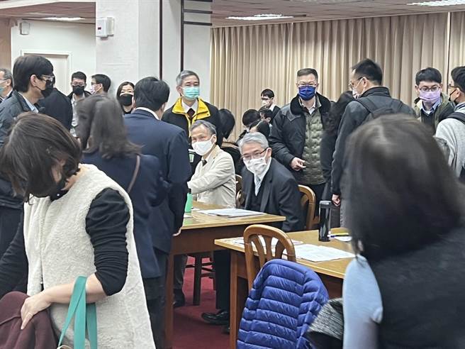 內政部代理部長花敬群表示，《平均地權條例修法》希望落實打炒房，對於過去幾年買預售屋一概禁止後續換約，還是會有許多無辜的人需要換約需求。（游念育攝）