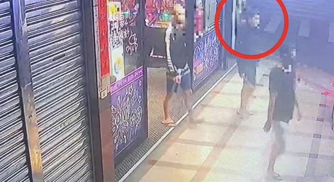 被害人遭强押至树林。（警方提供）