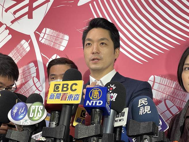 台北市長蔣萬安出席「市府大樓B2美食區換新裝」活動，會後受訪。（陳薏云攝）