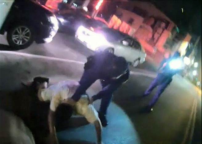 郑姓男子酒后当街殴女友还驾车撞警遭开枪制伏。（本报资料照片）