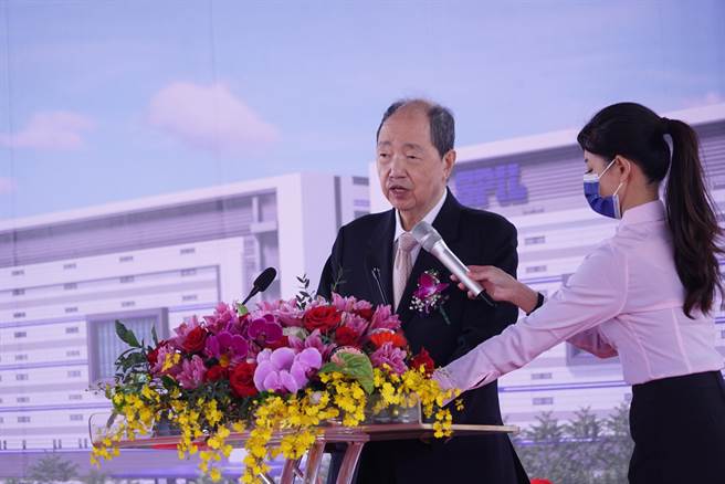 张虔生致词时表示，集团中的硅品精密选择在彰化二林中科园区做为未来战略性封测基地，投控也相当肯定并全力支持蔡董。（吴建辉摄）