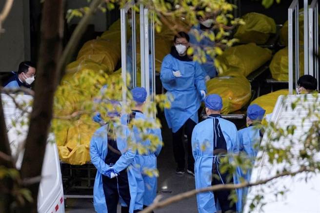 有媒體詢問大陸國務院去年12月死亡人口多少？官員稱暫時還沒有統計數據，引發網友吐槽。（圖／路透）