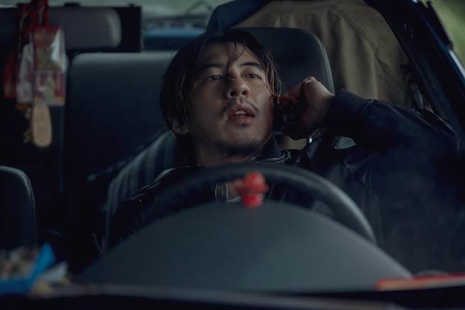 傅孟柏为戏颠覆阳光形象变得颓废。（Disney＋提供）