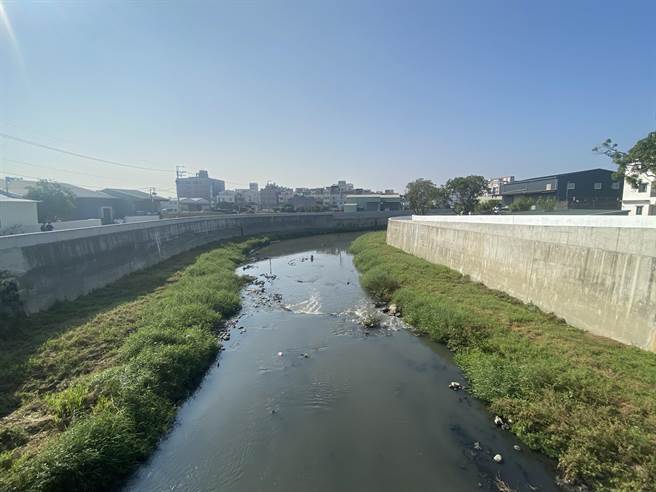 三爺溪沿線已全部完成整治，接下來將營造親水環境。（曹婷婷攝）