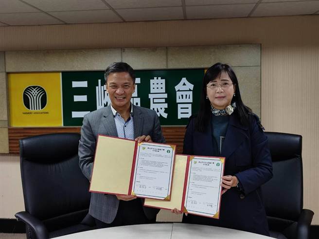 新北市立北大高中今與三峽區農會締結合作備忘錄，未來將結合在地農特產，共同推廣食農教育。（北大高中提供）