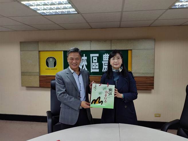 新北市立北大高中今與三峽區農會締結合作備忘錄，未來將結合在地農特產，共同推廣食農教育。（北大高中提供）