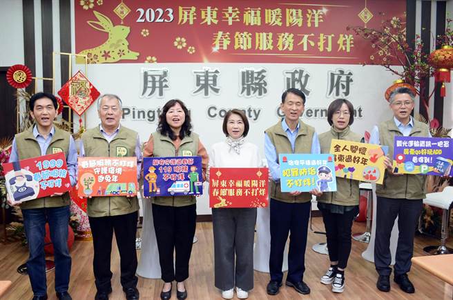 为让全台游客感受屏东热情多一度，屏县府启动春节服务不打烊。（林和生摄）