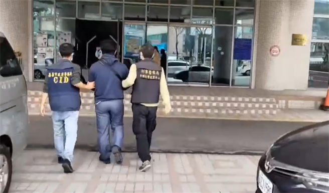 刑事局中打查获李男在嘉义太保以3D列印制作长枪。（翻摄照片／张亦惠台中传真）