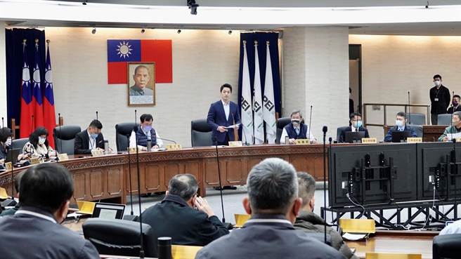 蒋万安主持上任后首次治安会报。（警方提供）