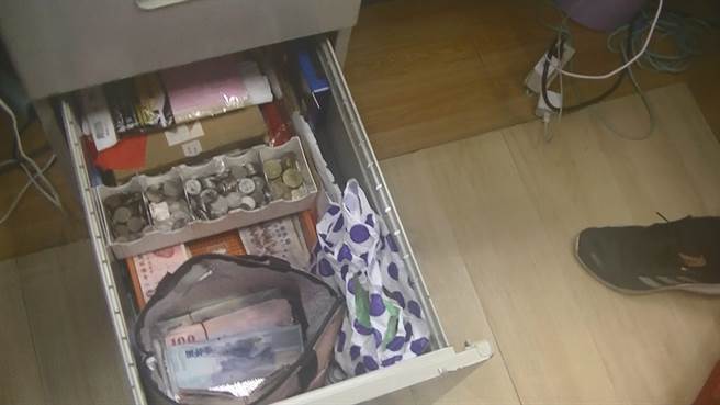 移民署基隆市专勤队获报，在新北市树林区查获地下匯兑，全案移送地检署侦办。（移民署基隆市专勤队提供／张志康基隆传真）