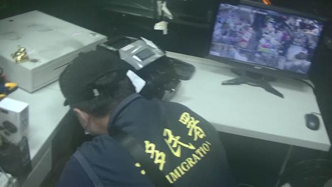 移民署基隆市专勤队获报，在新北市树林区查获地下匯兑，全案移送地检署侦办。（移民署基隆市专勤队提供／张志康基隆传真）