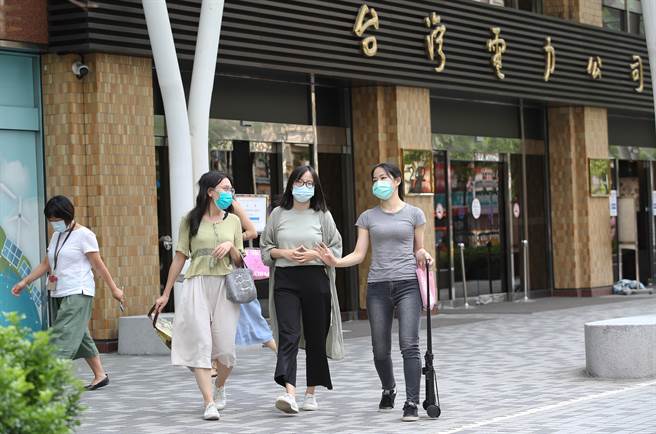 超徵税收中的1000亿元，政府规模拨补劳健保、台电三方面，经济部今表态，要争取其中至少1／3，用于台电配合降低通膨的电价亏损上。(资料照)