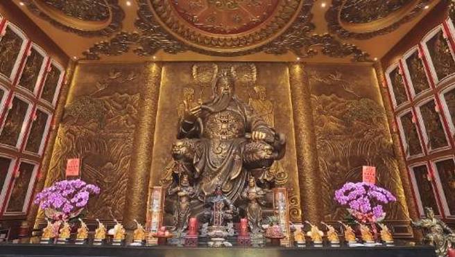 威天宮的關聖帝君神像是全東南亞最大，今年關公聖誕大殿可重建完成。(翻攝桃園威天宮臉書)