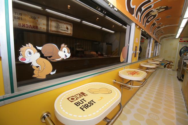 吧台车厢以奇奇蒂蒂为主题，展现逗趣气氛。（易游网提供）