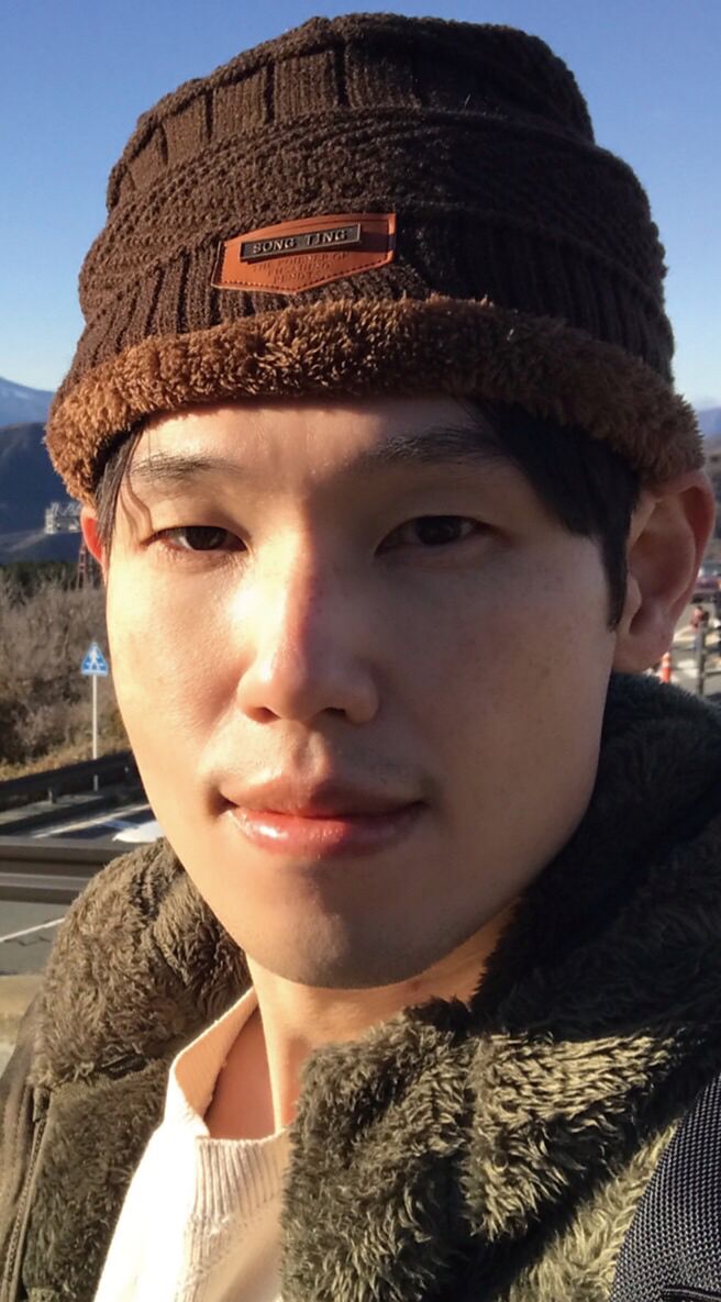 特约军事评论员张国威。（张国威提供）中国时报撰述委员，歷任旺报北京、上海特派员，国防部、外交部主线记者。曾採访两岸阅兵、军备航展、重大军事论坛，及演习战备活动。