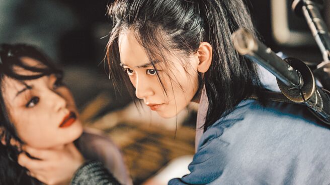 劉雅瑟（右）演出的阿紫，在金庸原著中既刁蠻又任性。（華映提供）