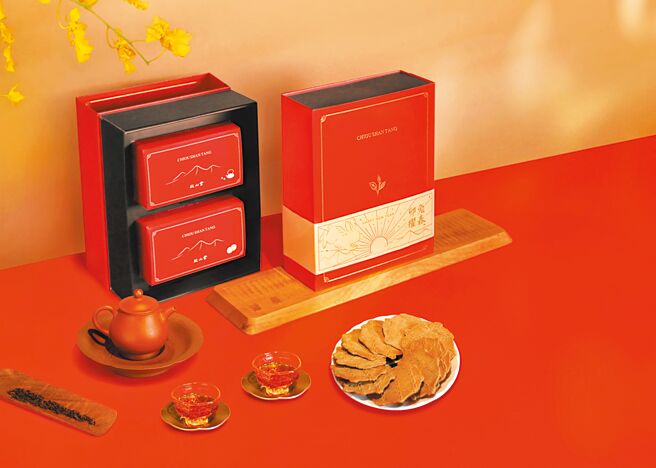 春水堂「茗香佐茶」禮盒組包含阿里山金萱、阿里山手工紅茶、茗香烏龍茶薄餅，688元。（春水堂提供）