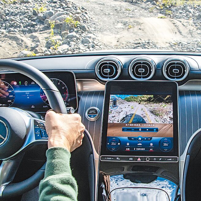 透视底盘功能。（陈大任摄）