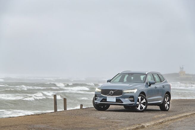 VOLVO XC60提供4款车型选择，图为Recharge T8 AWD plug in Hybrid Ultimate，售价292.5万元。（陈大任摄）