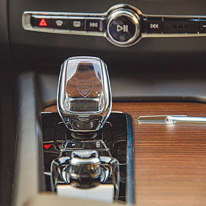 Orrefors水晶排檔杆头。（陈大任摄）