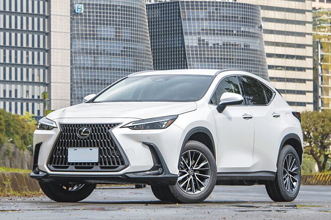 LEXUS NX售价163万元起。（陈大任摄）