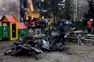烏克蘭內政部長等18人魂斷墜機失事  澤倫斯基悲痛發聲