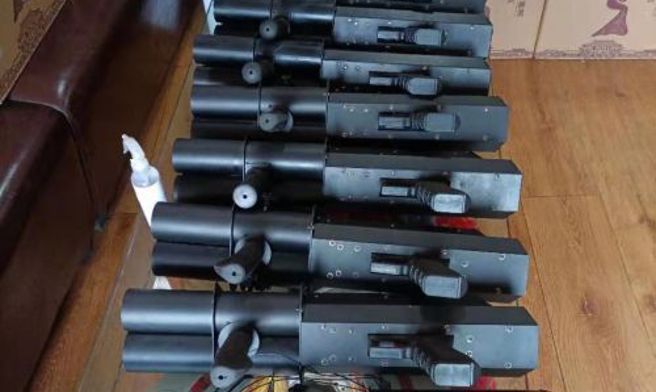 专门用来施放加特林烟火的设备，外型有如巨型加特林机枪。（图／搜狗网）