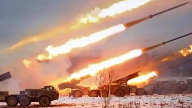 苏联的BM-13自走式远程火箭炮在二次大战创下显赫战绩，被腻称为「喀秋莎」。（图／搜狐网)