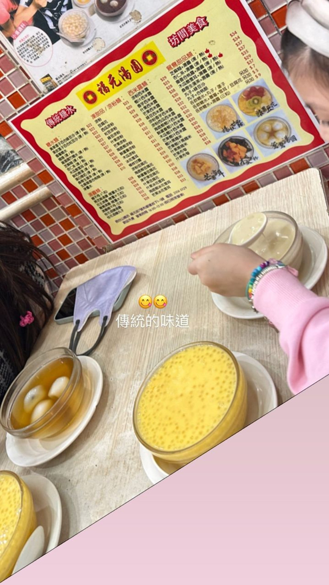 甘比吃平民小吃。（图／翻摄自kimbeechan_official IG）