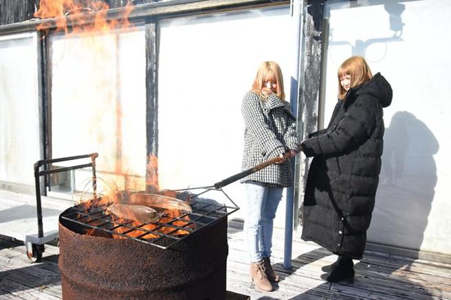 鲣鱼稻草烧体验