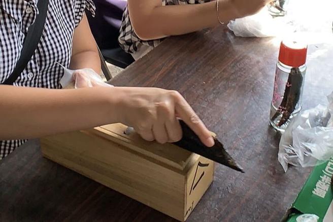 ▲鲣鱼刨片体验。　图：高知县国际观光课／提供