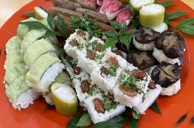 ▲田舍寿司是使用了时令食材的蔬食寿司，是高知着名的郷村料理。　图：高知县国际观光课／提供