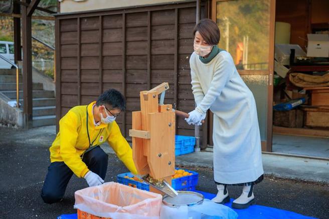 ▲手榨柚子汁体验。　图：高知县国际观光课／提供